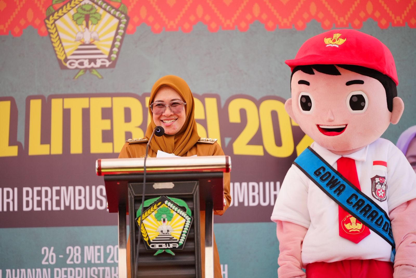 Bupati Gowa, Sitti Husniah Talenrang, hadir membuka Festival Literasi 2025 bertajuk "Anging Mammiri Berembus, Literasi Bertumbuh".