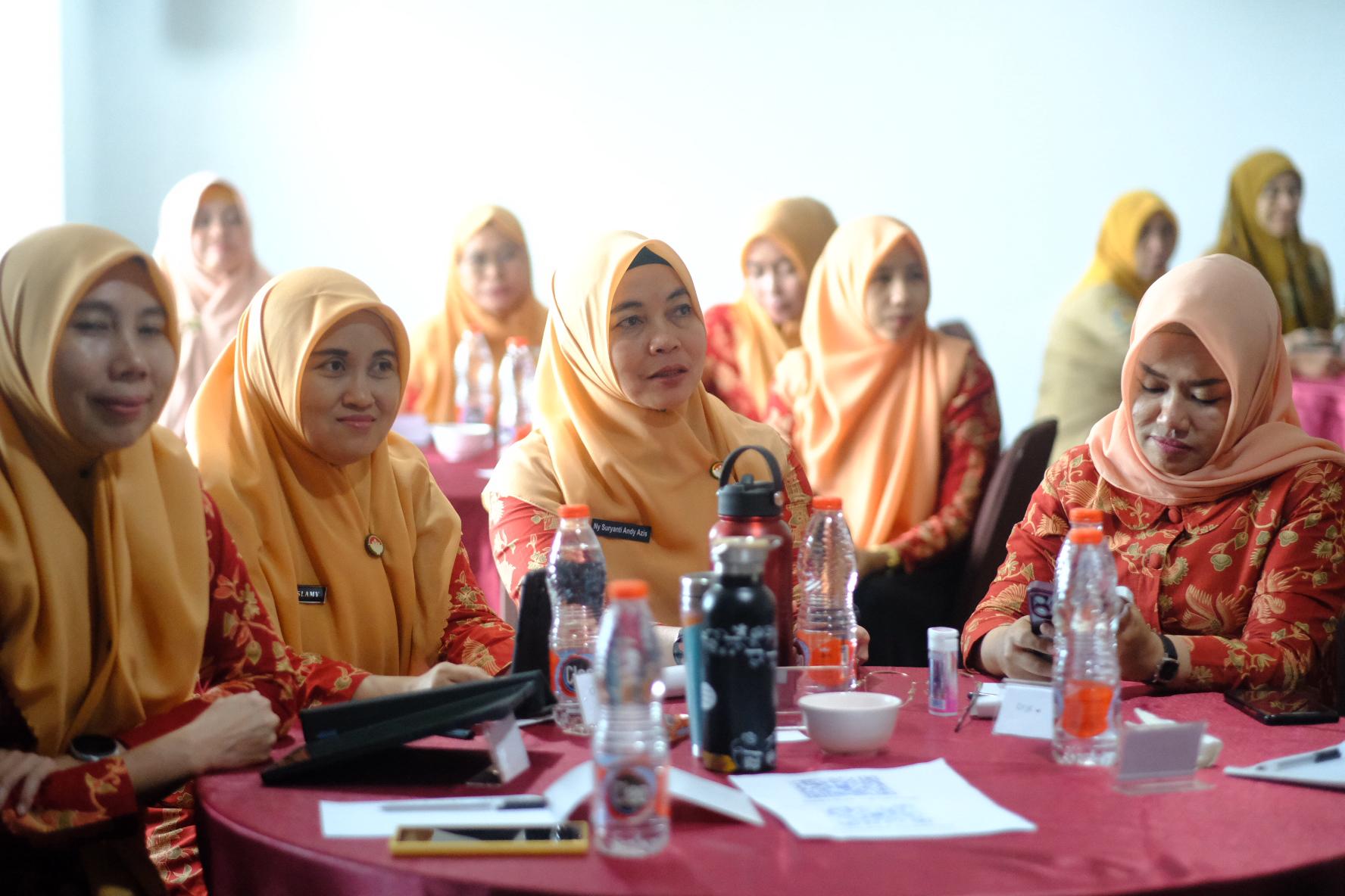 Dharma Wanita Persatuan (DWP) Kabupaten Gowa bersama Dinas Pemberdayaan Perempuan dan Perlindungan Anak (DP3A) Kabupaten Gowa mendorong anggota DWP untuk berwawasan luas.
