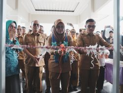 Bupati Husniah Dorong Kemandirian Desa, Apresiasi Renovasi Kantor Desa Kanreapia