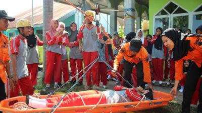 Belajar Jadi Penolong Sejak Dini, Pertamina Patra Niaga Sulawesi Hadirkan Simulasi Siaga Bencana Seru di SMA 8 Mandai