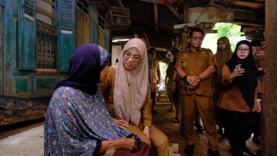 Bupati Gowa Kembali Turun Langsung Bantu Masyarakat Miskin Ekstrem di Pattallassang